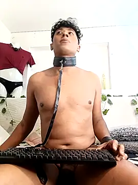 Snapshot of Varek_biglatin_dick chatting on December 3, 1:24 am Varek biglatin dick online show from December 3, 1:24 am