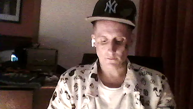 Snapshot of lottatoxicshyt chatting on June 1, 10:06 am lottatoxicshyt online show from June 1, 10:06 am