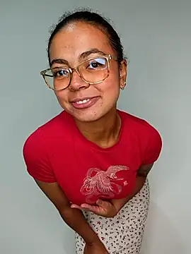 Snapshot of __VioletaHeaven__ chatting on December 16, 11:37 am VioletaHeaven online show from December 16, 11:37 am