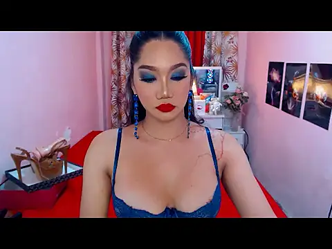 Snapshot of UrScreenGoddess chatting on June 4, 12:38 am UrScreenGoddess online show from June 4, 12:38 am