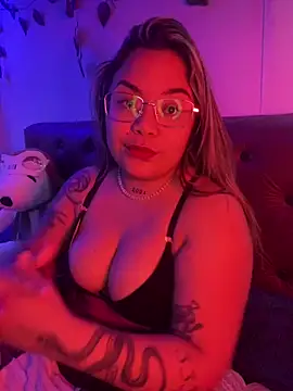 Snapshot of Lindalatina2001 chatting on May 22, 8:14 pm Lindalatina2001 online show from May 22, 8:14 pm