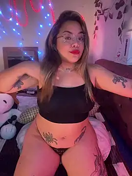 Snapshot of Lindalatina2001 chatting on June 4, 6:47 pm Lindalatina2001 online show from June 4, 6:47 pm