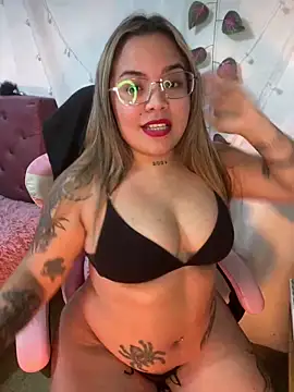 Snapshot of Lindalatina2001 chatting on June 11, 2:00 am Lindalatina2001 online show from June 11, 2:00 am