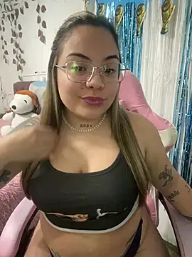Snapshot of Lindalatina2001 chatting on July 21, 12:24 am Lindalatina2001 online show from July 21, 12:24 am