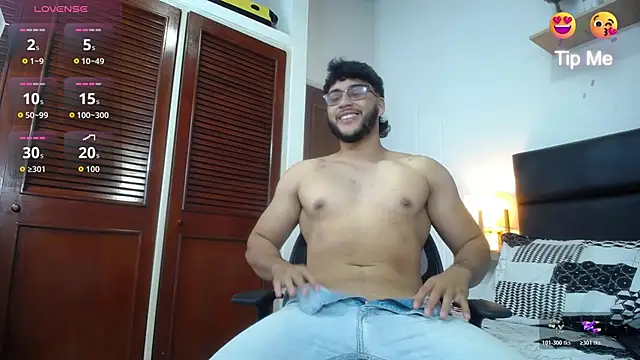 Snapshot of mike_foxxx_ chatting on December 15, 1:04 pm mike foxxx online show from December 15, 1:04 pm