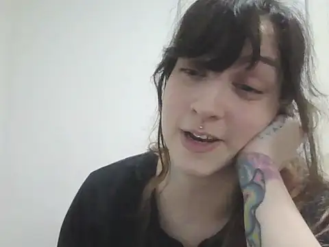 Snapshot of Darkytah chatting on December 3, 1:13 am Darkytah online show from December 3, 1:13 am