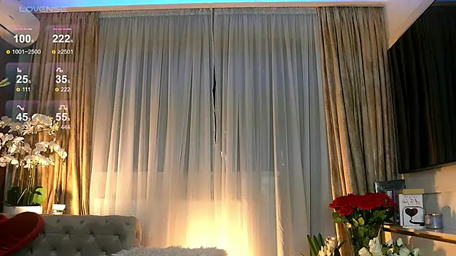 Snapshot of ChloeVelvetx chatting on June 14, 9:39 pm ChloeVelvetx online show from June 14, 9:39 pm