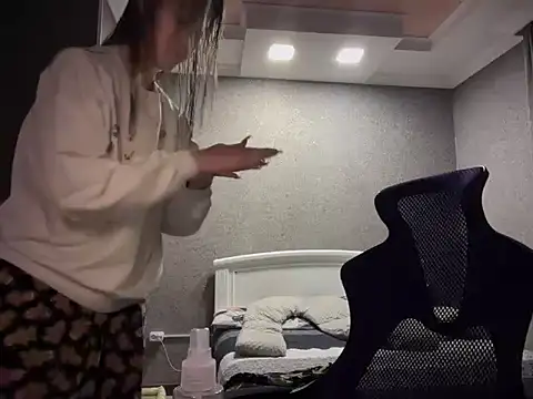 Snapshot of lilXdomii chatting on December 14, 8:24 pm lilXdomii online show from December 14, 8:24 pm