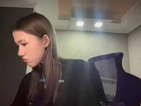 Snapshot of lilXdomii chatting on December 16, 4:01 pm lilXdomii online show from December 16, 4:01 pm