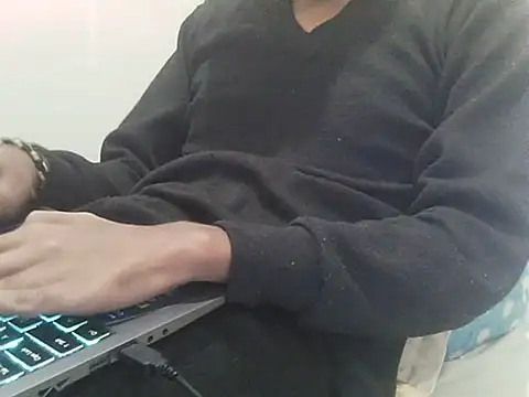 Snapshot of kalalund-up chatting on December 3, 3:32 pm kalalund-up online show from December 3, 3:32 pm