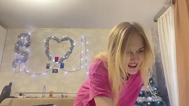 Snapshot of CelenFomes chatting on December 2, 7:57 am CelenFomes online show from December 2, 7:57 am