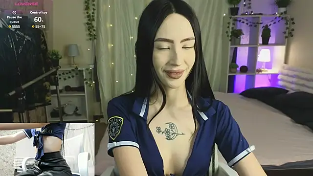 Snapshot of Ssin_Megan chatting on December 18, 5:35 am Ssin Megan online show from December 18, 5:35 am