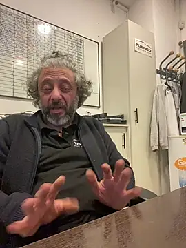 Snapshot of Petebulimia chatting on June 2, 5:42 am Petebulimia online show from June 2, 5:42 am