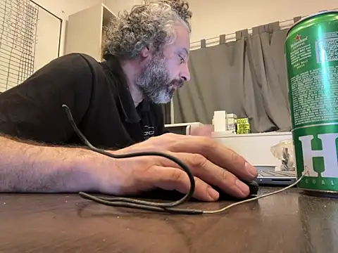 Snapshot of Petebulimia chatting on June 5, 7:14 am Petebulimia online show from June 5, 7:14 am