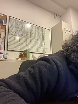 Snapshot of Petebulimia chatting on June 9, 6:03 am Petebulimia online show from June 9, 6:03 am