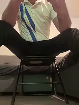 Snapshot of grosqueue3838 chatting on December 16, 8:47 pm grosqueue3838 online show from December 16, 8:47 pm