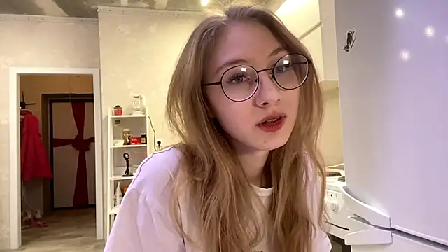 Snapshot of MargyDejong chatting on December 14, 5:51 pm MargyDejong online show from December 14, 5:51 pm