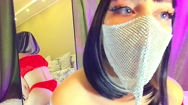 Snapshot of LunaNyan chatting on December 4, 6:01 am LunaNyan online show from December 4, 6:01 am