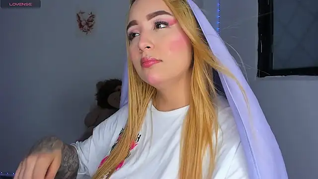 Snapshot of Jazmin_kithana chatting on January 9, 9:16 pm Jazmin kithana online show from January 9, 9:16 pm