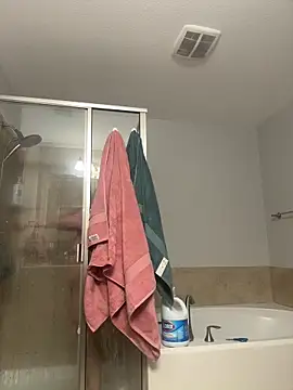 Snapshot of celeste103139 chatting on December 4, 12:42 am celeste103139 online show from December 4, 12:42 am