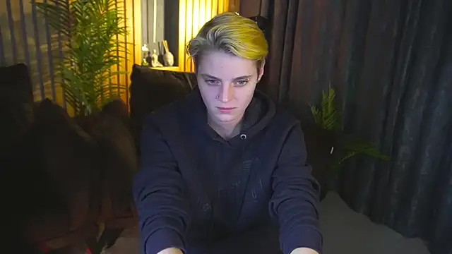 Snapshot of RoxyFlamee chatting on December 3, 1:42 pm RoxyFlamee online show from December 3, 1:42 pm