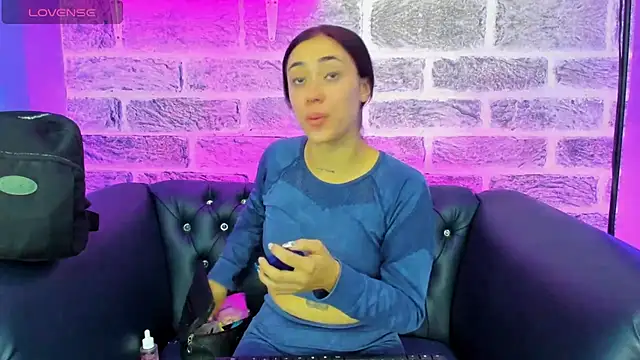 Snapshot of Ariana_collinss chatting on May 14, 12:23 pm Ariana collinss online show from May 14, 12:23 pm