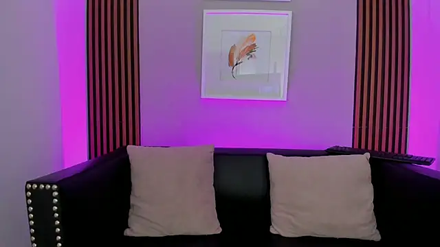 Snapshot of Ariana_collinss chatting on June 4, 1:17 pm Ariana collinss online show from June 4, 1:17 pm
