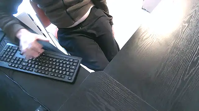 Snapshot of TRESBONNEBITE chatting on December 21, 2:02 pm TRESBONNEBITE online show from December 21, 2:02 pm