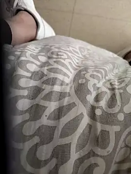 Snapshot of TRESBONNEBITE chatting on March 23, 3:27 pm TRESBONNEBITE online show from March 23, 3:27 pm