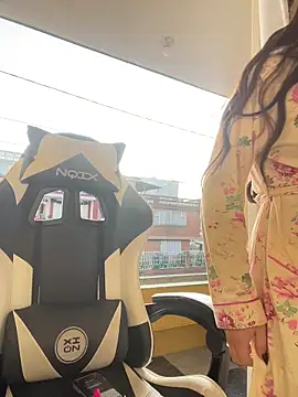 Snapshot of Engell_fire chatting on December 15, 11:25 am Engell fire online show from December 15, 11:25 am