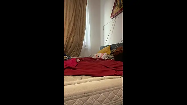 Snapshot of screamm_lolalitaa chatting on December 22, 9:50 am screamm lolalitaa online show from December 22, 9:50 am