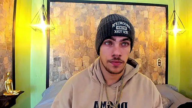 PatrickS25 online show from February 3, 4:10 am