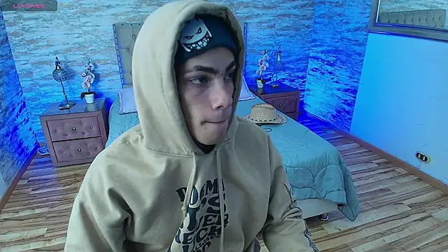 PatrickS25 online show from March 18, 4:15 am