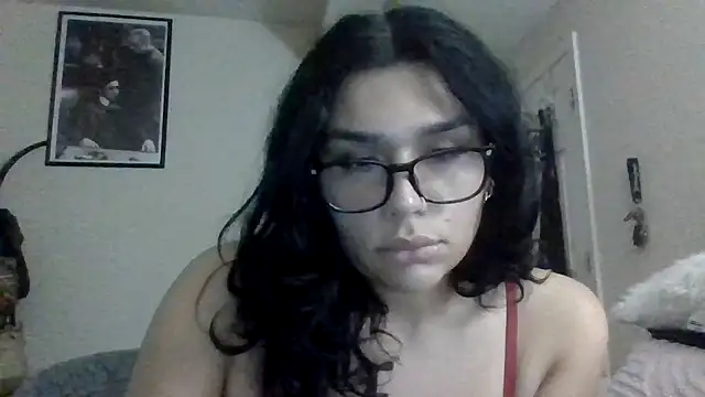 Snapshot of lunabellaX0 chatting on December 5, 12:52 am lunabellaX0 online show from December 5, 12:52 am
