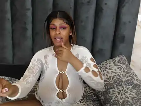 Snapshot of SexyHarleyBlack chatting on December 15, 8:29 am SexyHarleyBlack online show from December 15, 8:29 am