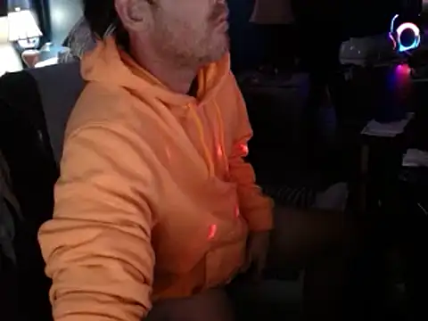 Snapshot of BamaBoi40AL chatting on December 1, 8:52 am BamaBoi40AL online show from December 1, 8:52 am