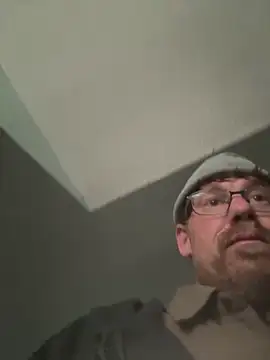 Snapshot of BamaBoi40AL chatting on December 17, 1:28 pm BamaBoi40AL online show from December 17, 1:28 pm