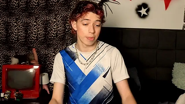 Snapshot of Otter_Starr chatting on December 16, 4:17 am Otter Starr online show from December 16, 4:17 am