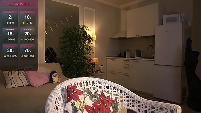 Snapshot of lunaice__ chatting on December 4, 5:28 am lunaice online show from December 4, 5:28 am