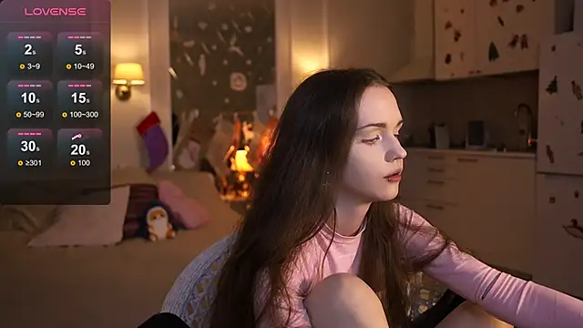 Snapshot of lunaice__ chatting on December 15, 6:50 am lunaice online show from December 15, 6:50 am