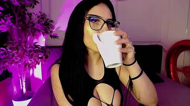 Snapshot of RavenFoxxy chatting on February 27, 6:02 am RavenFoxxy online show from February 27, 6:02 am