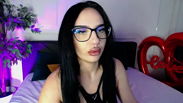 Snapshot of RavenFoxxy chatting on March 4, 7:03 am RavenFoxxy online show from March 4, 7:03 am