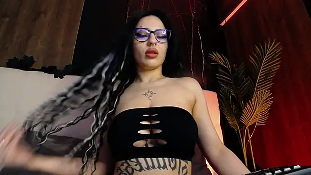 Snapshot of RavenFoxxy chatting on May 11, 6:30 am RavenFoxxy online show from May 11, 6:30 am