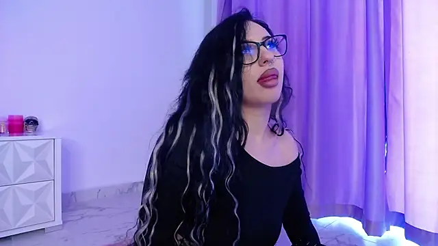 Snapshot of RavenFoxxy chatting on May 30, 5:37 am RavenFoxxy online show from May 30, 5:37 am