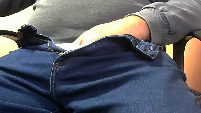 Snapshot of Yoghi65 chatting on January 13, 1:49 pm Yoghi65 online show from January 13, 1:49 pm