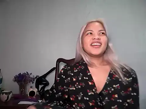 Snapshot of Tina_Slick chatting on May 29, 12:36 pm Tina Slick online show from May 29, 12:36 pm