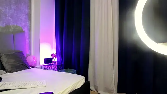 LucyRayy online show from February 26, 8:30 pm