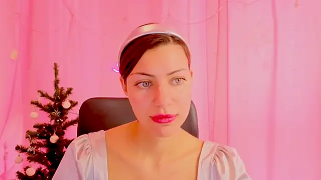 Snapshot of AniSkyy chatting on December 15, 10:41 am AniSkyy online show from December 15, 10:41 am