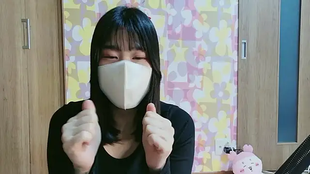 Noel room online show from December 22, 4:48 pm