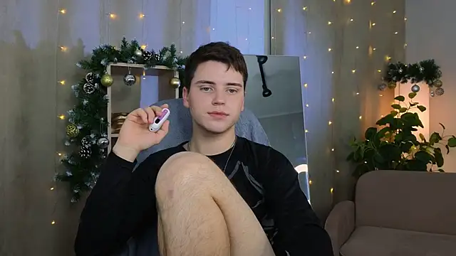 Snapshot of Olie_Sparkle chatting on December 13, 9:20 pm Olie Sparkle online show from December 13, 9:20 pm